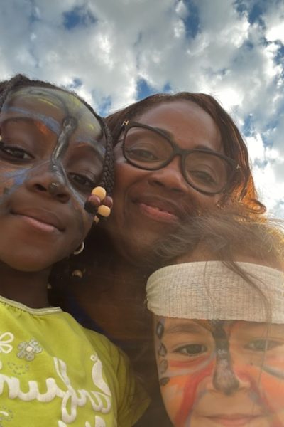 Notre fondatrice avec nos petits maquillés